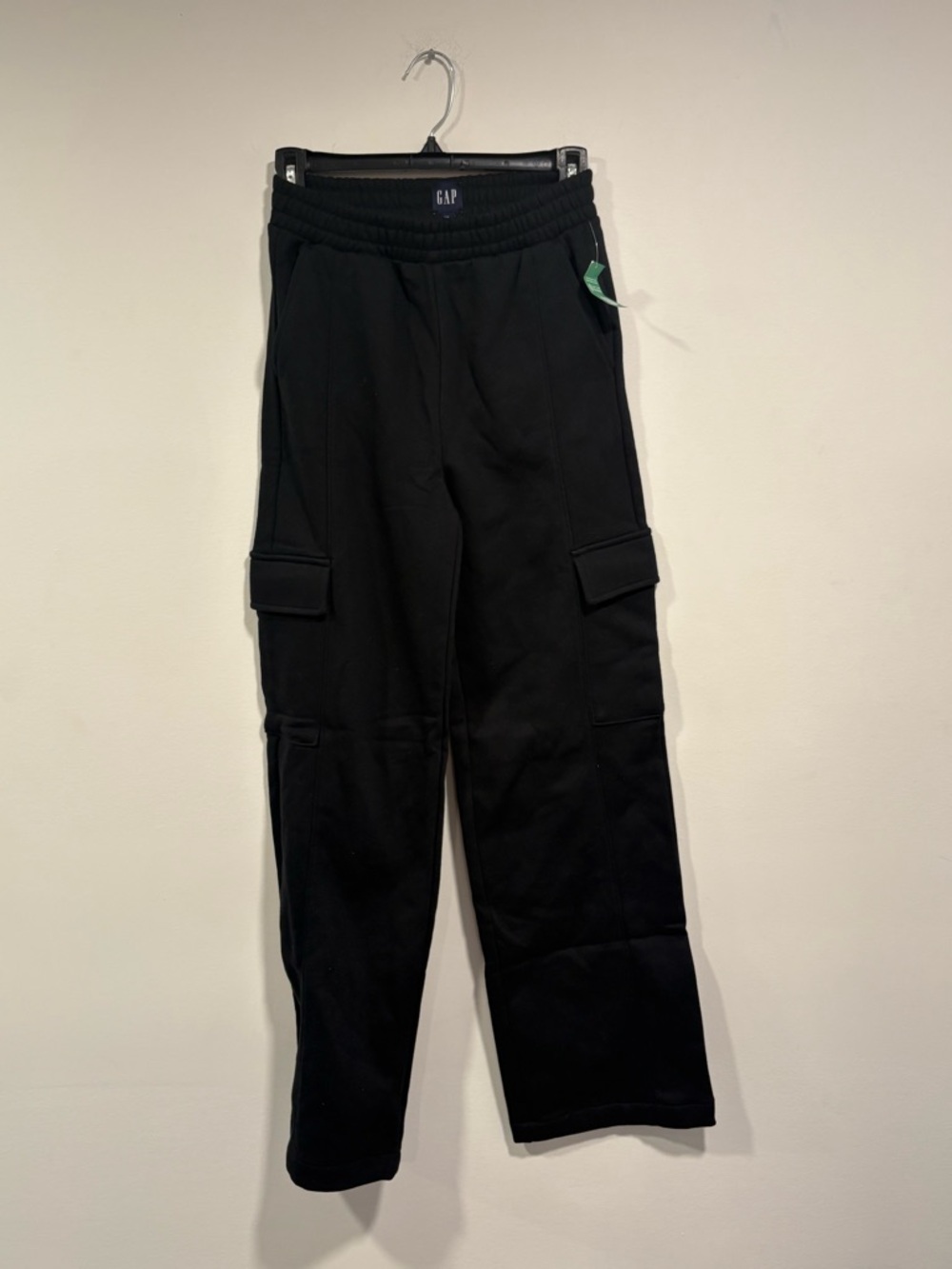 Gap black cargo sweatpants